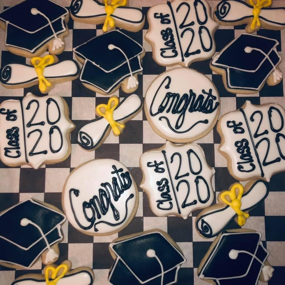 GRADUATION - CAP & DIPLOMA/ASSORTED SIZES